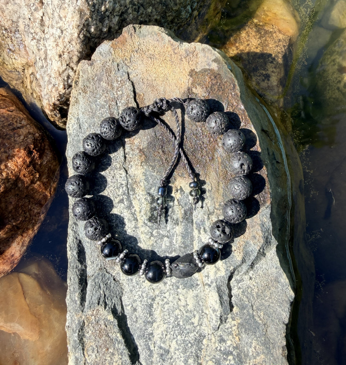 0011 - Black lava with sardonyx & roughcut black spinel