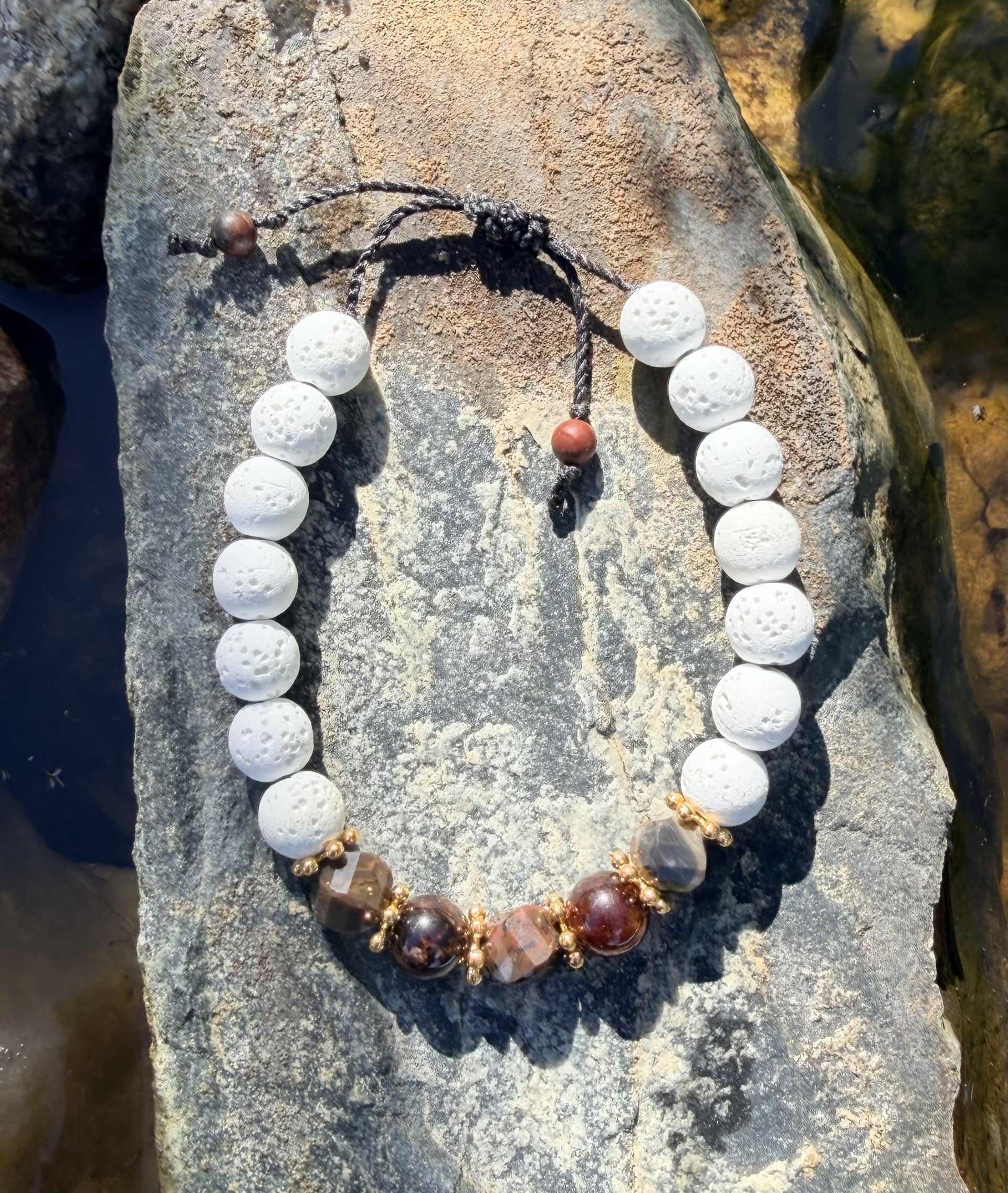 0034 - White lava with petrified wood & garnet