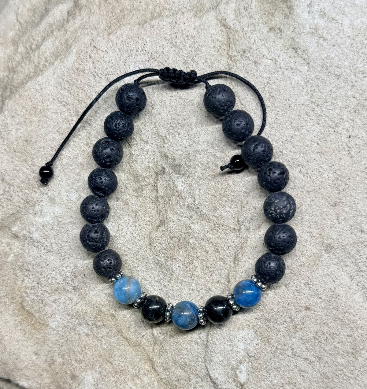 0041 - Black lava with blue apatite & arfvedsonite